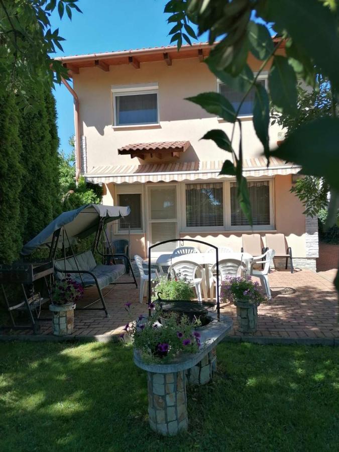 Rose Vip Apartman Villa Hajduszoboszlo Ngoại thất bức ảnh
